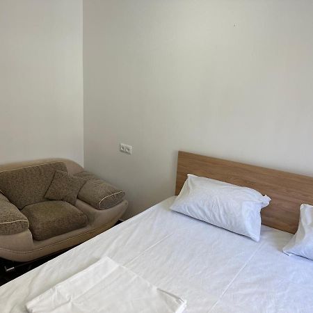 Favorit Hotel-Hostel Yerevan Bagian luar foto