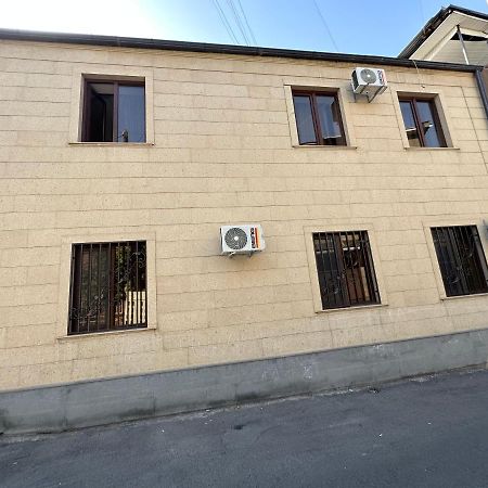 Favorit Hotel-Hostel Yerevan Bagian luar foto