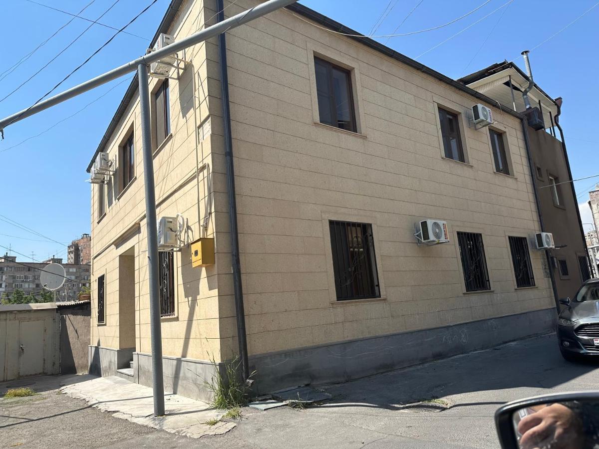 Favorit Hotel-Hostel Yerevan Bagian luar foto