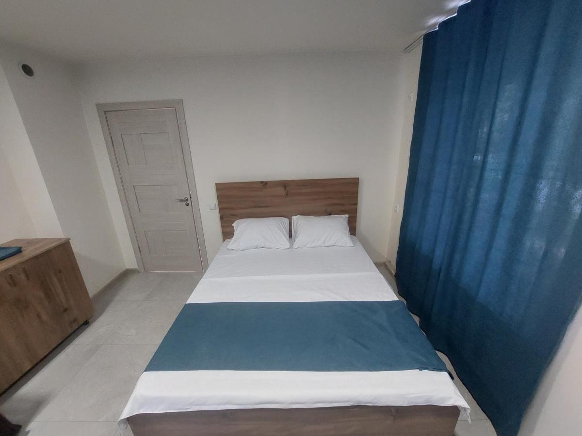 Favorit Hotel-Hostel Yerevan Bagian luar foto