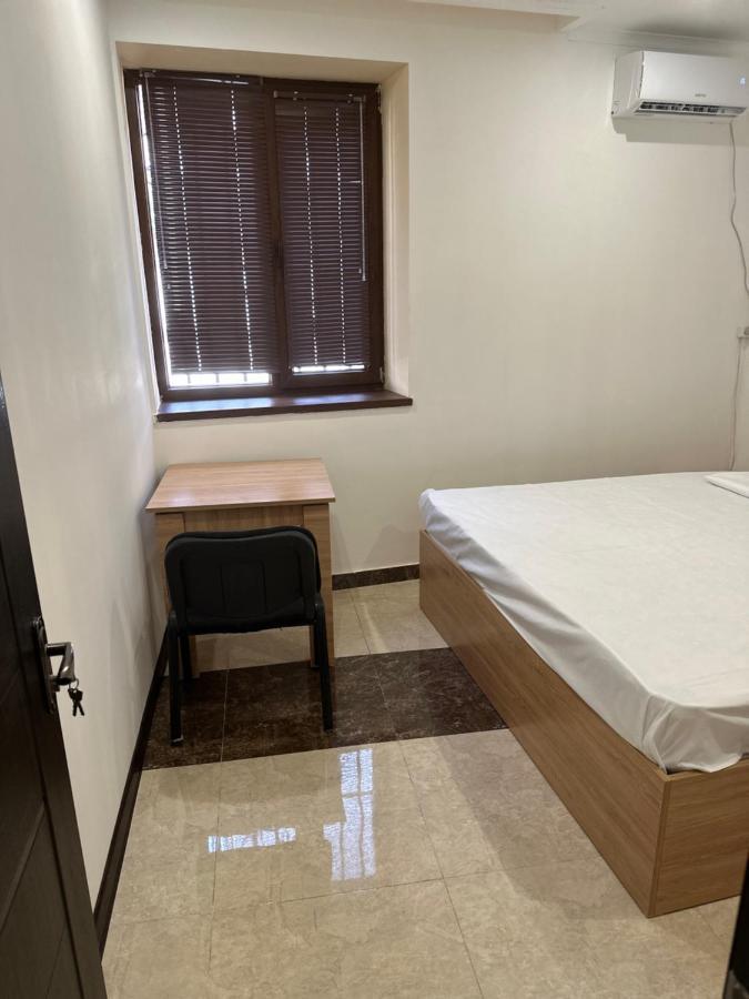 Favorit Hotel-Hostel Yerevan Bagian luar foto