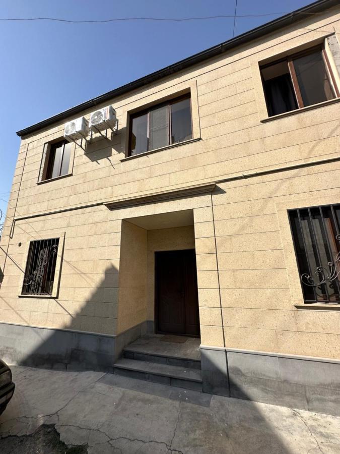 Favorit Hotel-Hostel Yerevan Bagian luar foto
