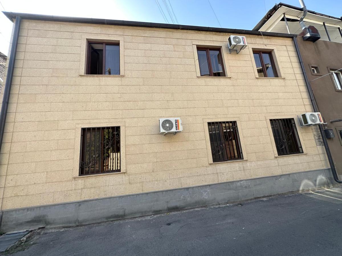 Favorit Hotel-Hostel Yerevan Bagian luar foto