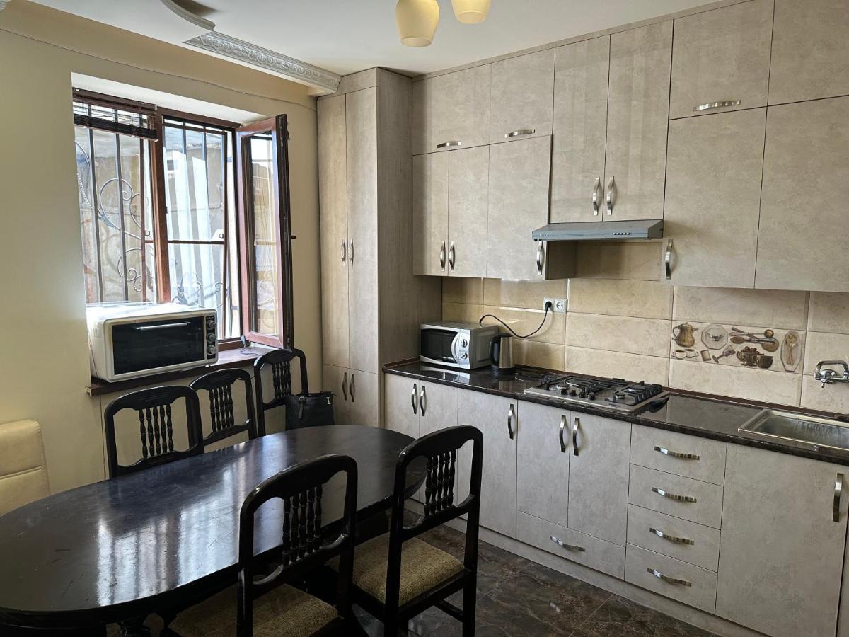 Favorit Hotel-Hostel Yerevan Bagian luar foto